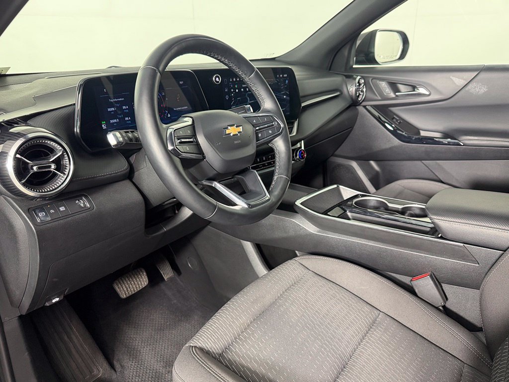 Used 2025 Chevrolet Equinox LT FWD image 13