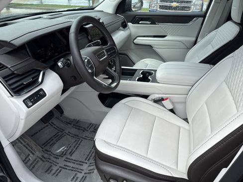 Used 2024 GMC Acadia Denali image 17