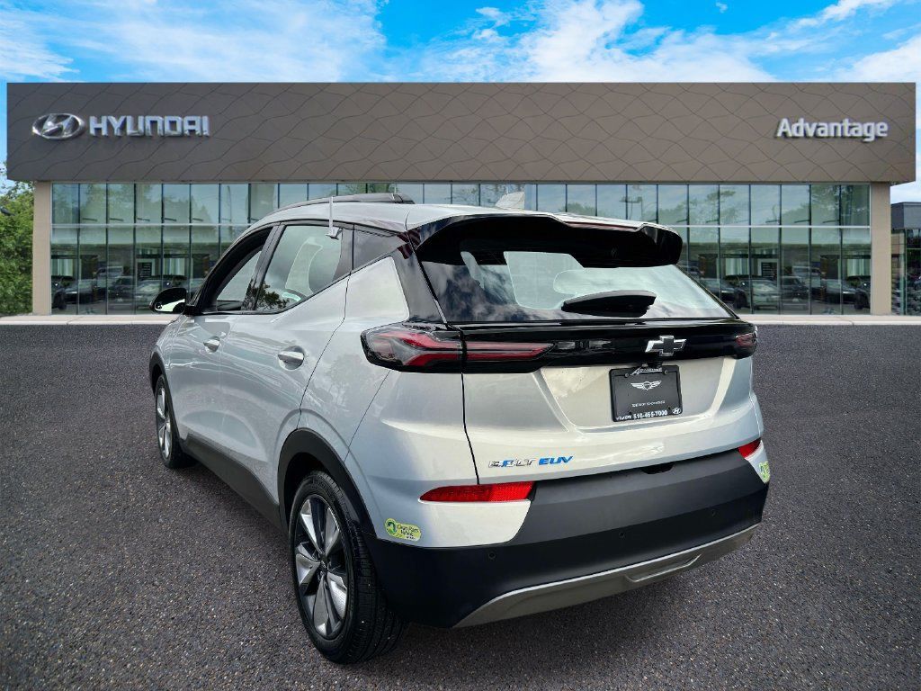 Used 2023 Chevrolet Bolt EUV LT w/ Convenience Package FWD image 5