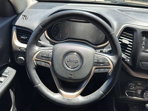 Used 2017 Jeep Cherokee Sport w/ Cold Weather Group FWD image 29