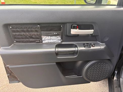Used 2007 Toyota FJ Cruiser 4WD image 16