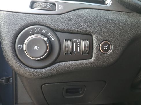 Used 2020 Jeep Cherokee Limited FWD image 21