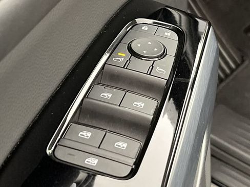 Certified 2025 Nissan Pathfinder SL FWD image 14