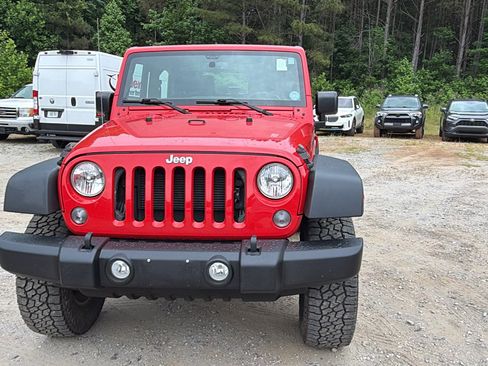 Used 2015 Jeep Wrangler Rubicon w/ Power Convenience Group AWD/4WD image 3