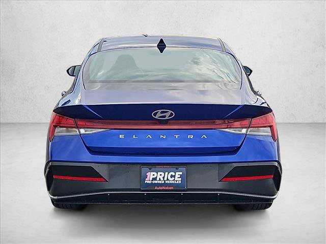 Used 2025 Hyundai Elantra SEL FWD image 7