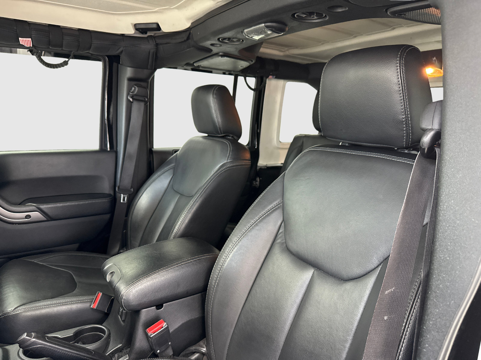 Used 2018 Jeep Wrangler Unlimited Sahara AWD/4WD image 15
