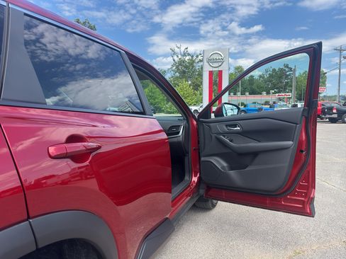 Used 2025 Nissan Rogue SV FWD image 20