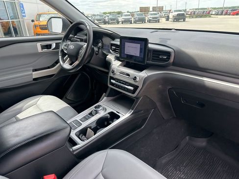 Used 2021 Ford Explorer XLT w/ Equipment Group 202A RWD image 36