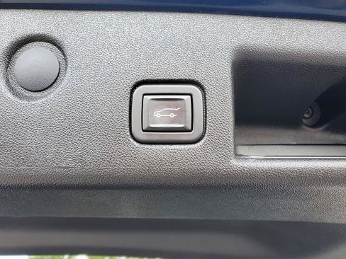 Used 2020 Chevrolet Equinox LT w/ Driver Convenience Package FWD image 28