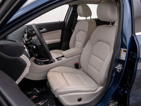 Used 2019 Mercedes-Benz GLA 250 4MATIC image 15