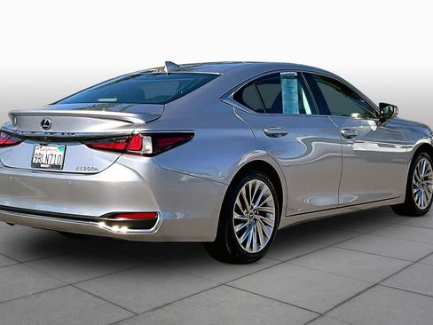 Certified 2022 Lexus ES 300h w/ Accessory Package FWD image 12
