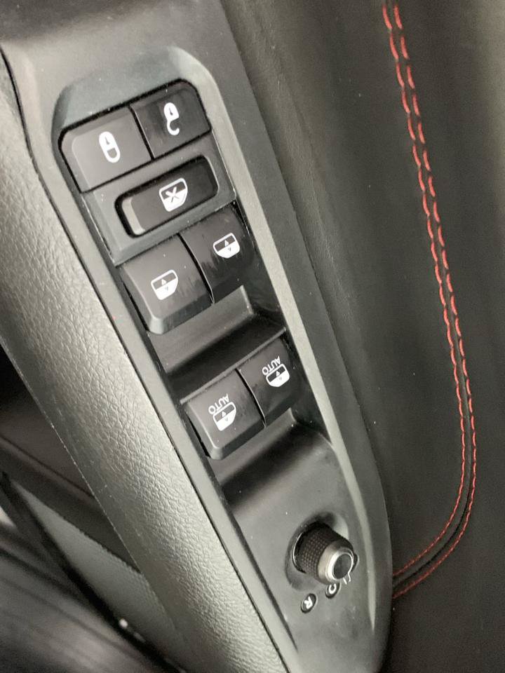 Used 2025 Jeep Compass Trailhawk AWD/4WD image 19