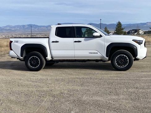 Used 2024 Toyota Tacoma TRD Off-Road image 22