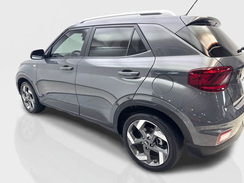 Used 2025 Hyundai Venue SEL FWD image 14