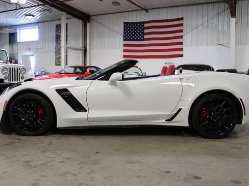 Used 2016 Chevrolet Corvette Z06 w/ 3LZ Preferred Equipment Group RWD image 19