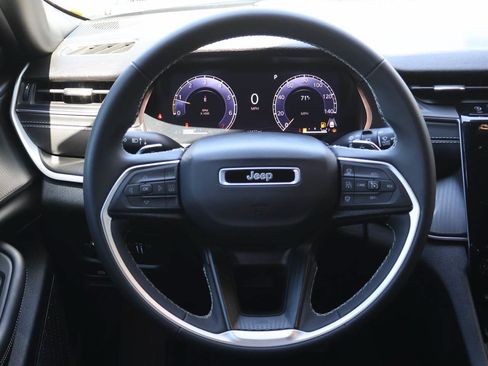 Used 2025 Jeep Grand Cherokee L Laredo RWD image 16