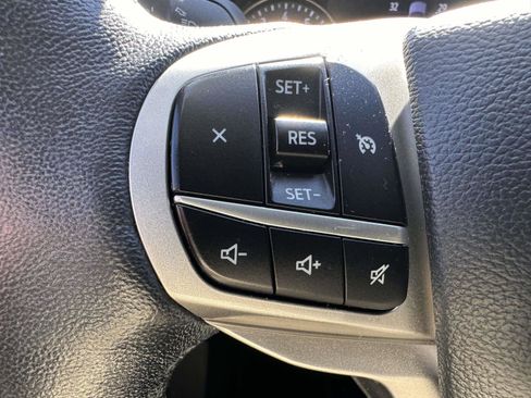 Certified 2022 Ford Explorer XLT w/ Equipment Group 202A image 18