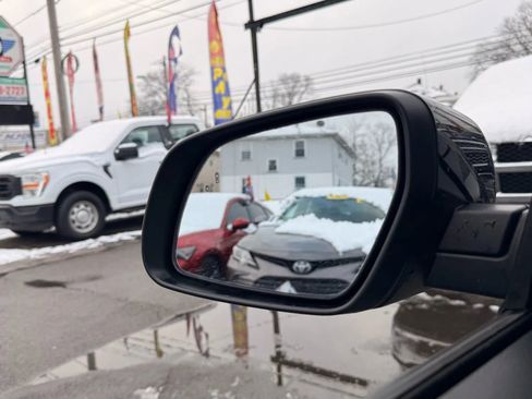 Used 2023 Hyundai Venue Limited image 28