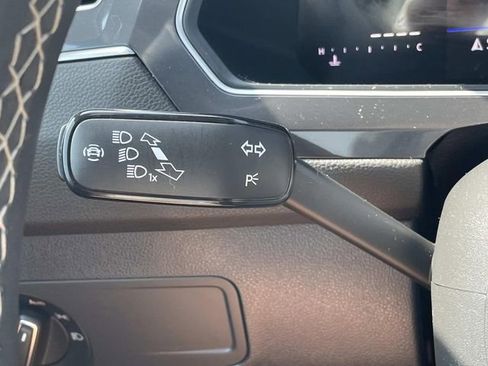 Used 2024 Volkswagen Tiguan SE FWD image 22