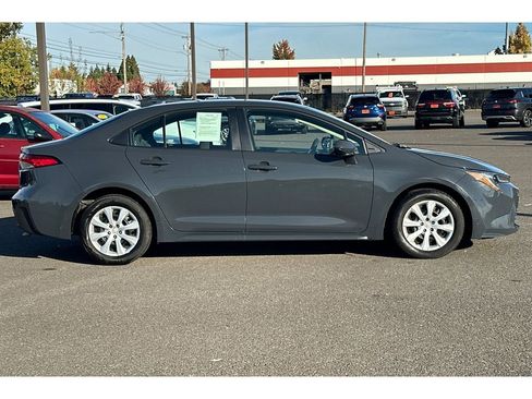 Used 2023 Toyota Corolla LE image 3