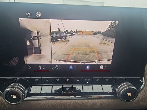 Certified 2025 GMC Canyon Denali image 22