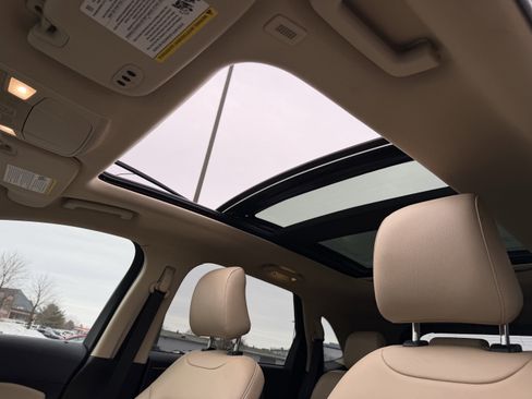 Certified 2022 Ford Edge SEL w/ Convenience Package image 3