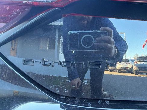 Used 2024 Audi e-tron GT Prestige w/ Prestige Package image 7