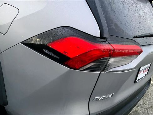 Used 2021 Toyota RAV4 XLE image 27