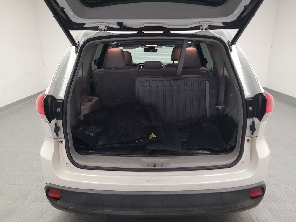 Used 2019 Toyota Highlander XLE FWD image 29