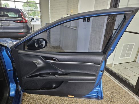 Used 2018 Toyota Camry XSE FWD image 13