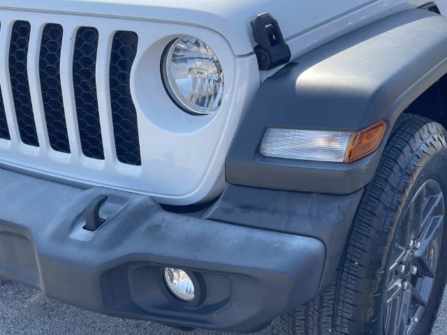 Used 2024 Jeep Wrangler Unlimited Sport AWD/4WD image 9