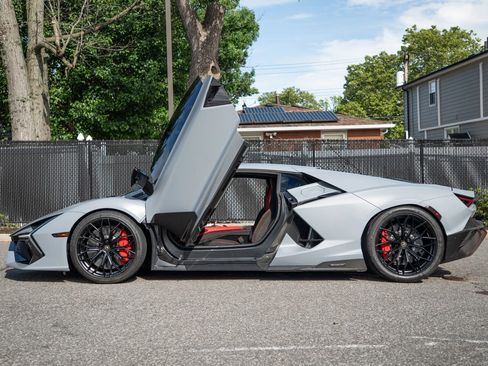 Used 2024 Lamborghini Revuelto AWD/4WD image 13