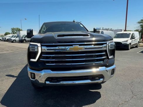Used 2024 Chevrolet Silverado 2500 LTZ AWD/4WD image 3