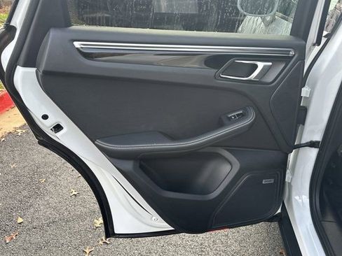 Used 2022 Porsche Macan image 23