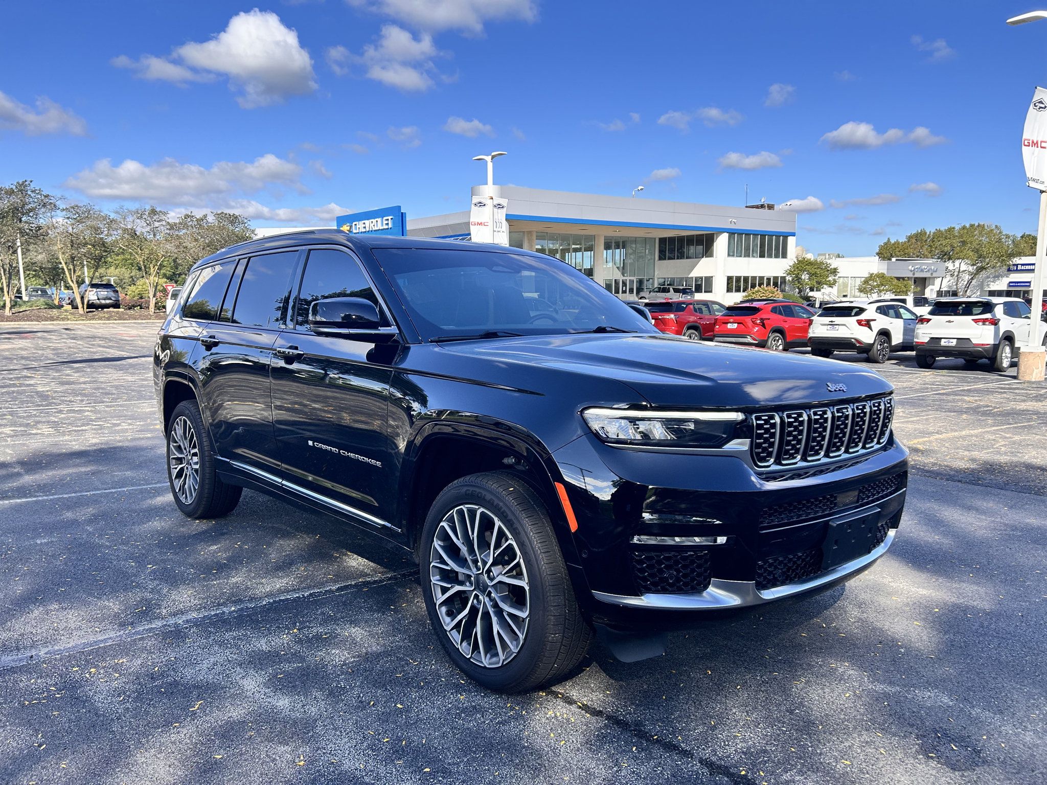 Used 2024 Jeep Grand Cherokee L Summit AWD/4WD image 3