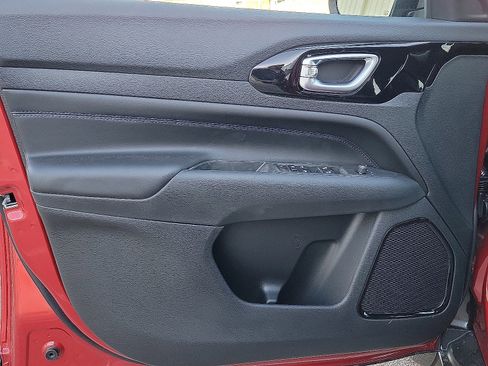 New 2026 Jeep Compass Latitude image 10