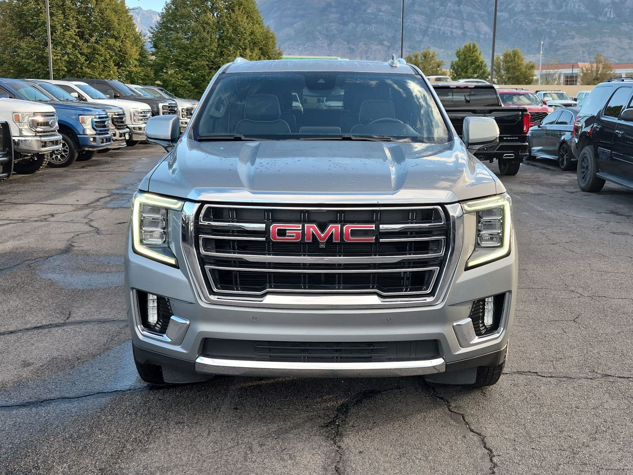 Used 2024 GMC Yukon XL SLT w/ SLT Luxury Package AWD/4WD image 12
