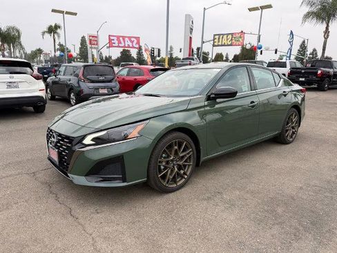 New 2025 Nissan Altima 2.5 SR image 3