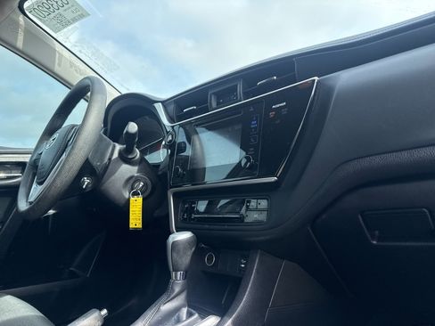 Used 2017 Toyota Corolla LE image 25