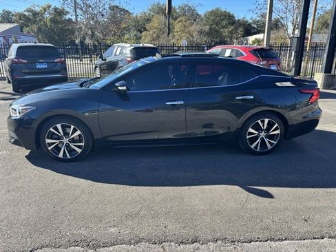 Used 2017 Nissan Maxima Platinum image 2