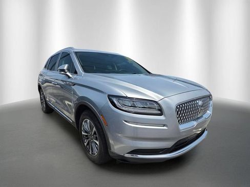 Used 2022 Lincoln Nautilus FWD w/ Premium Package image 5