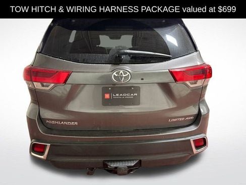 Used 2017 Toyota Highlander Limited Platinum image 4