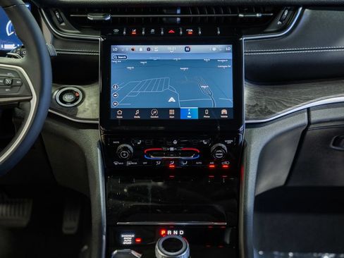 Certified 2023 Jeep Grand Cherokee Limited AWD/4WD image 22