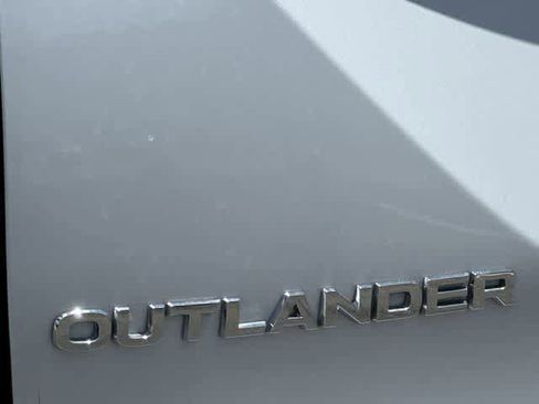 Used 2024 Mitsubishi Outlander SE AWD/4WD image 29