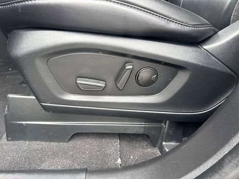 Used 2023 Ford Explorer XLT w/ Equipment Group 202A image 11