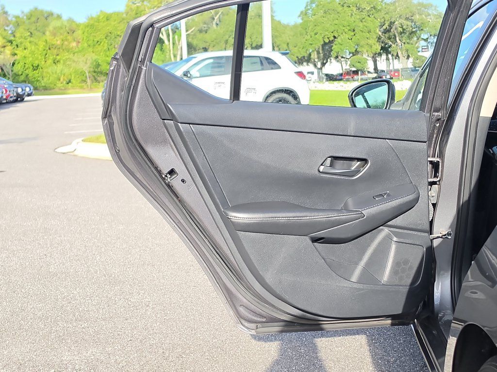 Used 2024 Nissan Sentra SV FWD image 13
