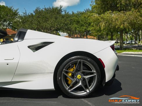Used 2022 Ferrari F8 Tributo image 50