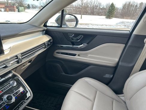 Used 2022 Lincoln Corsair Standard w/ Equipment Group 101A image 33