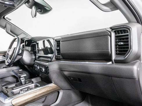 Used 2025 Chevrolet Silverado 1500 LT Trail Boss w/ Convenience Package II image 11