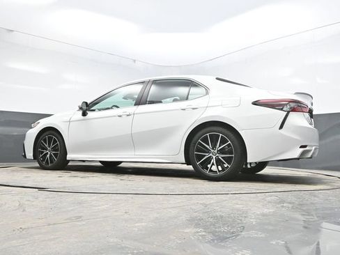 Used 2024 Toyota Camry SE image 28